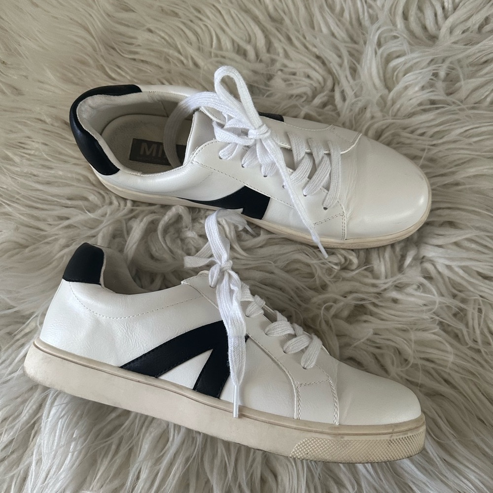 MIA Italia white faux leather sneakers lace up shoes size 10